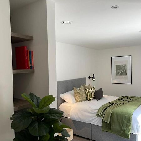 Brand New 3-Bedroom Home In ロンドン エクステリア 写真