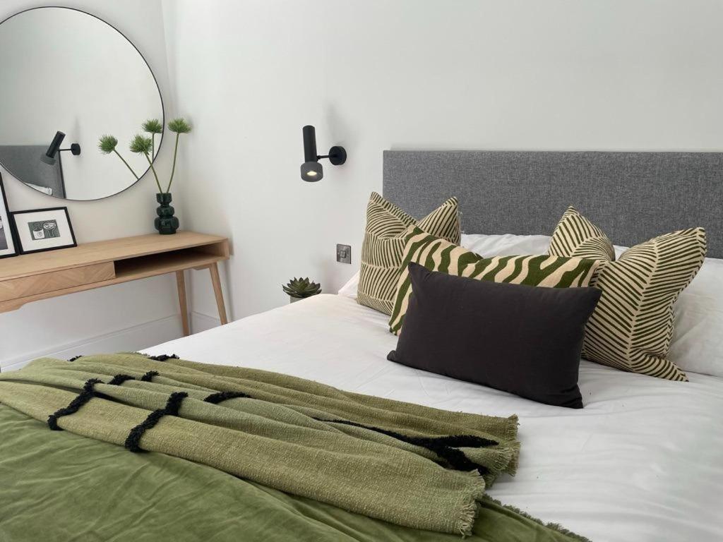 Brand New 3-Bedroom Home In ロンドン エクステリア 写真