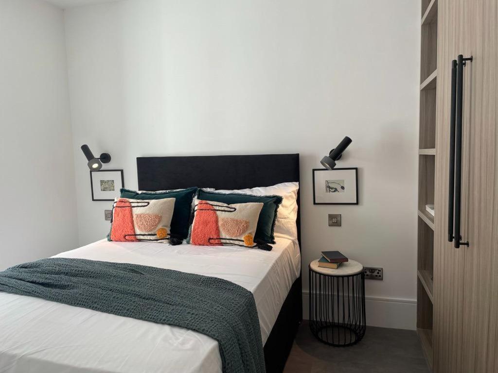 Brand New 3-Bedroom Home In ロンドン エクステリア 写真
